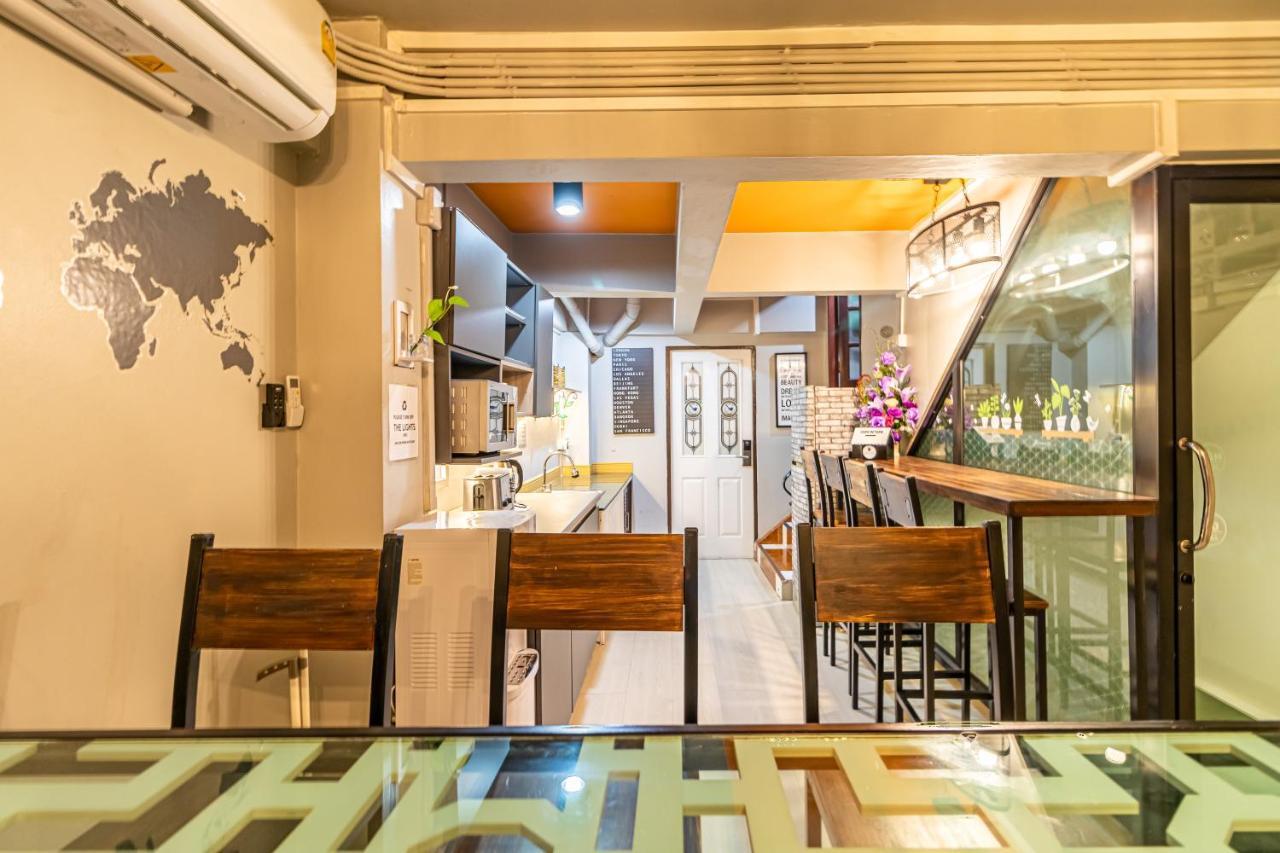 Snoozzze Hostel ใกล้รถไฟฟ้า ย่านบางรัก (Adults Only) Bangkok Ngoại thất bức ảnh
