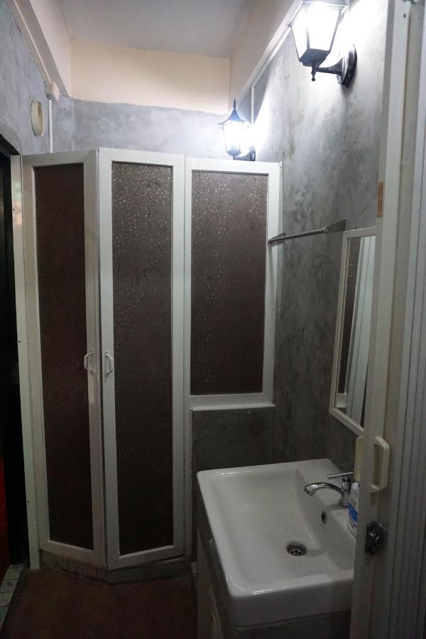 Snoozzze Hostel ใกล้รถไฟฟ้า ย่านบางรัก (Adults Only) Bangkok Ngoại thất bức ảnh