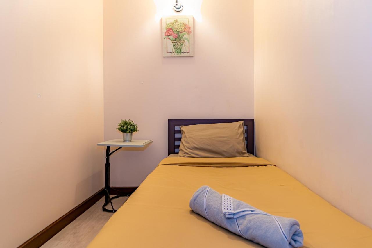 Snoozzze Hostel ใกล้รถไฟฟ้า ย่านบางรัก (Adults Only) Bangkok Ngoại thất bức ảnh
