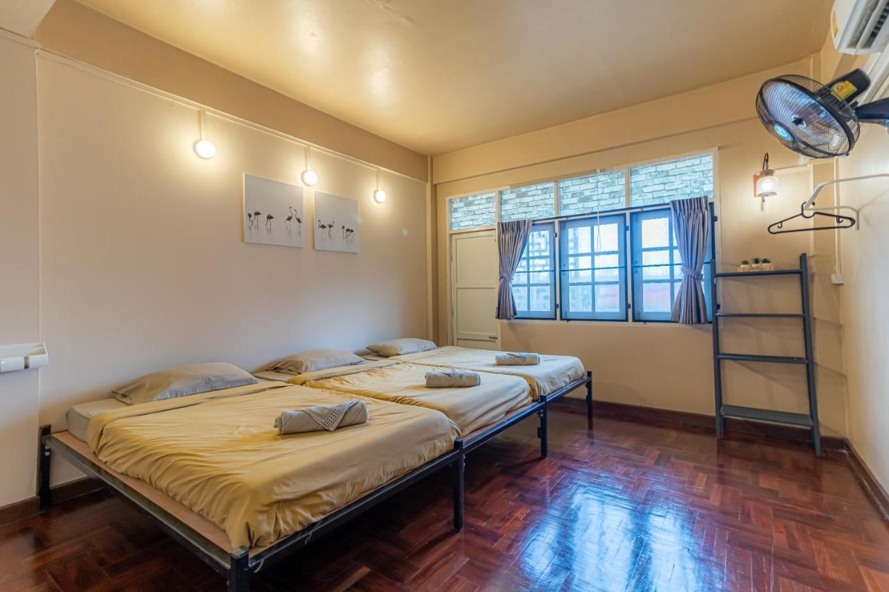 Snoozzze Hostel ใกล้รถไฟฟ้า ย่านบางรัก (Adults Only) Bangkok Ngoại thất bức ảnh