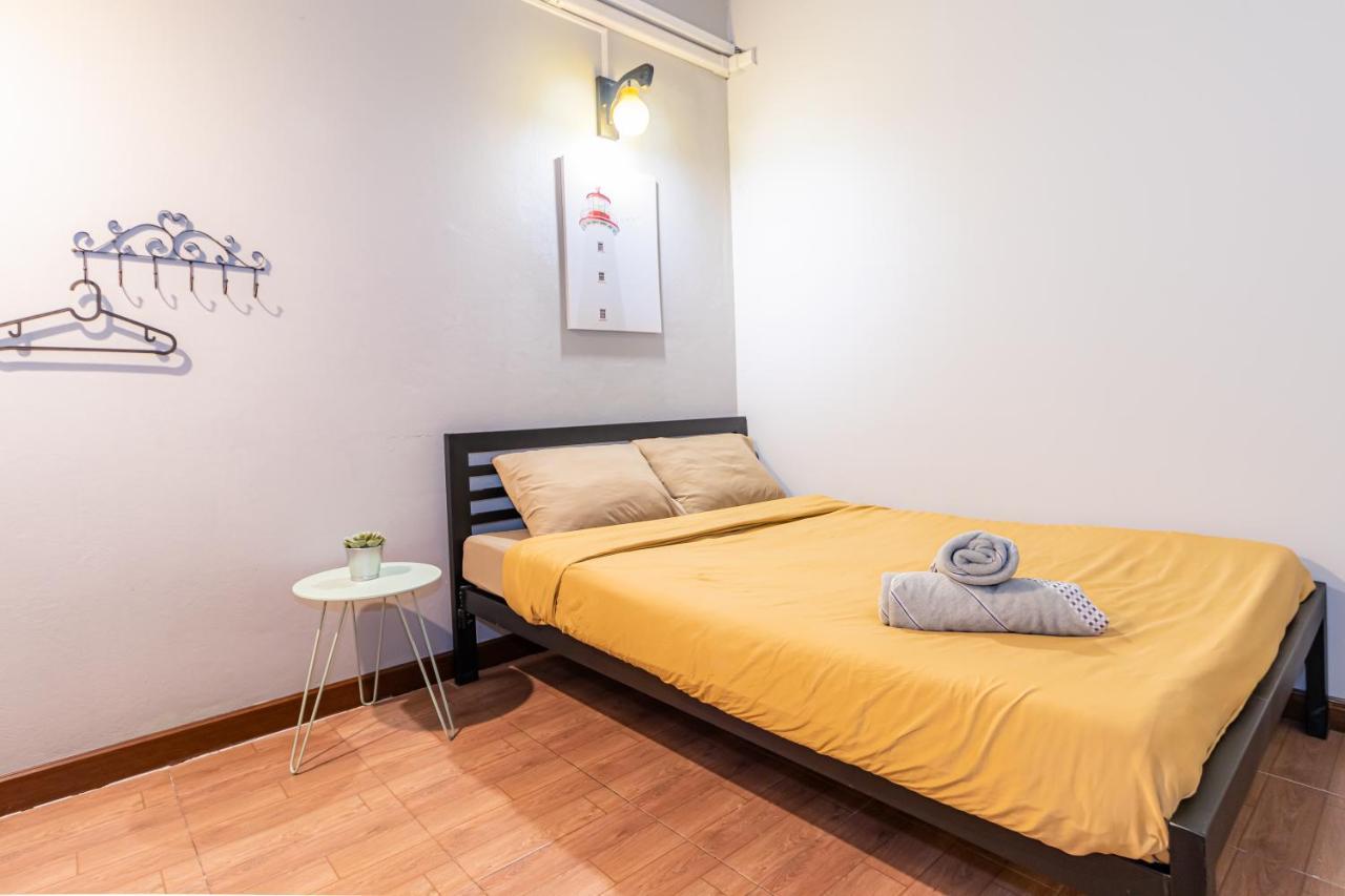 Snoozzze Hostel ใกล้รถไฟฟ้า ย่านบางรัก (Adults Only) Bangkok Ngoại thất bức ảnh